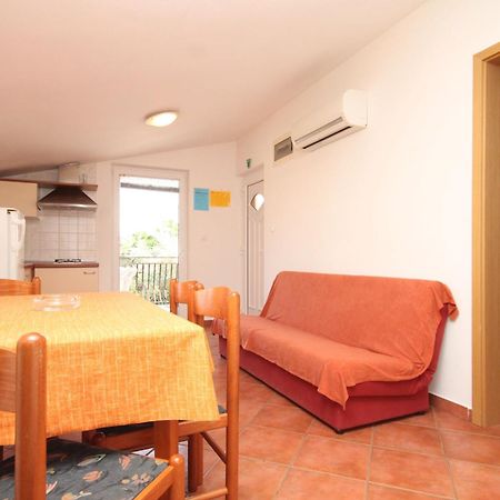 Apartments With A Parking Space Umag - 7039 Bilik gambar