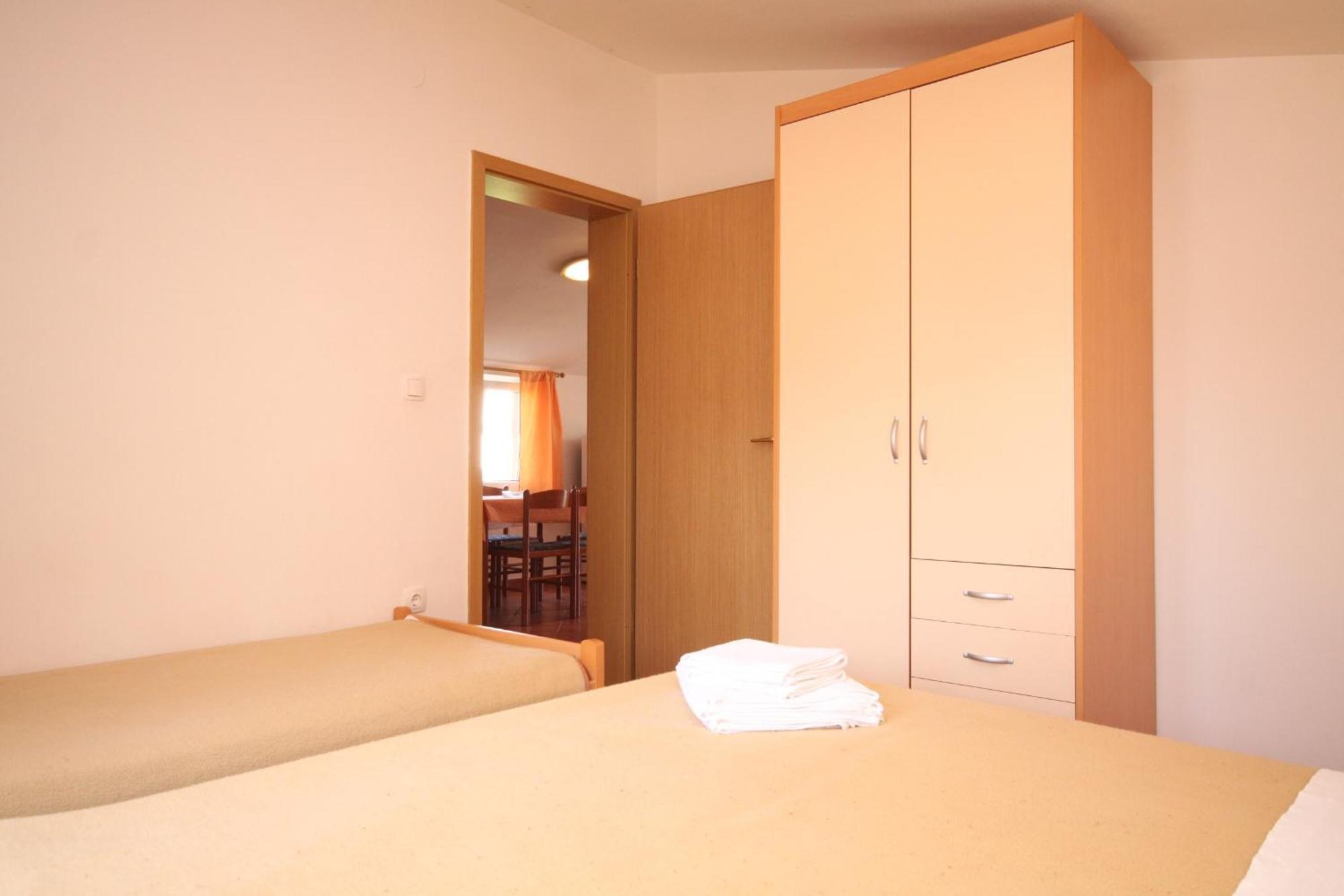 Apartments With A Parking Space Umag - 7039 Bilik gambar